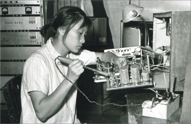 1970年,中國誕生第一臺彩色電視機,數(shù)年之后,長虹才開始電視機的研制