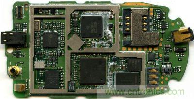 在射頻、核心處理器、高速存儲器等高頻元件區(qū)塊，可使用金屬屏蔽方式改善產(chǎn)品EMI影響問題