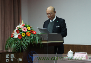 圖2:谷口豐聰先生對獲獎同學表示祝賀