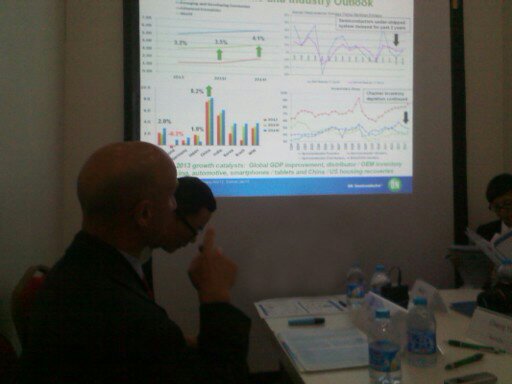 圖:David Somo介紹2013年半導體電子市場商機和安森美對策