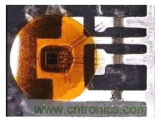 圖2:對于車用級R2Coupler產品如ACPL-M43T光電耦合器,Avago使用雙線強化關鍵功能連接