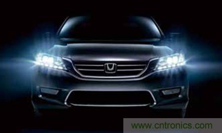 圖1 :2013 本田雅閣旅行/ 混合動力車型的LED 白天行車燈和前燈