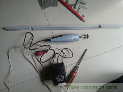 手工打造太陽(yáng)能充電照明系統(tǒng):點(diǎn)亮LED給手機(jī)充電