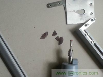 手工打造太陽(yáng)能充電照明系統(tǒng):點(diǎn)亮LED給手機(jī)充電