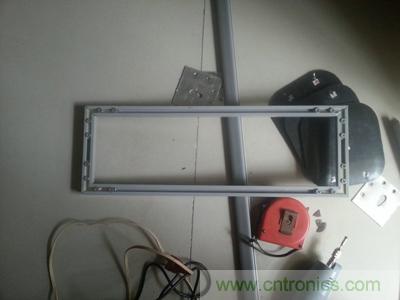 手工打造太陽(yáng)能充電照明系統(tǒng):點(diǎn)亮LED給手機(jī)充電