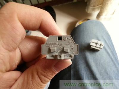 手工打造太陽(yáng)能充電照明系統(tǒng):點(diǎn)亮LED給手機(jī)充電