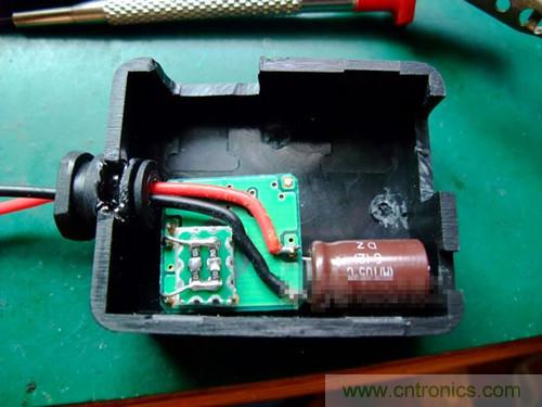 DIY:自制安全高效車用手機(jī)充電器