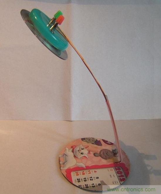 DIY:手工打造智能無(wú)線供電臺(tái)燈