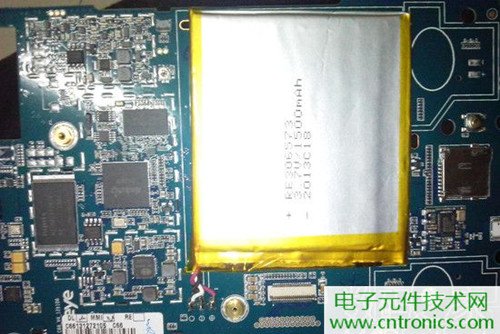 不怕摔的電紙書!一款柔性屏電子書閱讀器拆解