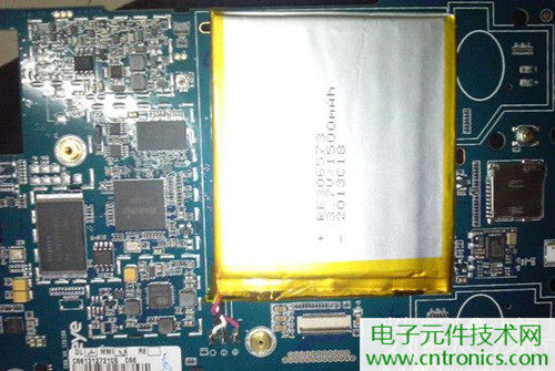 不怕摔的電紙書!一款柔性屏電子書閱讀器拆解