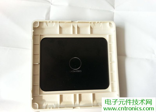 一款觸控開關(guān)拆解,做工不錯