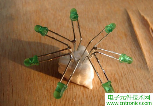 工科男的圣誕禮物:簡(jiǎn)易LED圣誕樹DIY