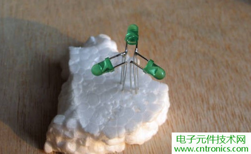 工科男的圣誕禮物:簡(jiǎn)易LED圣誕樹DIY