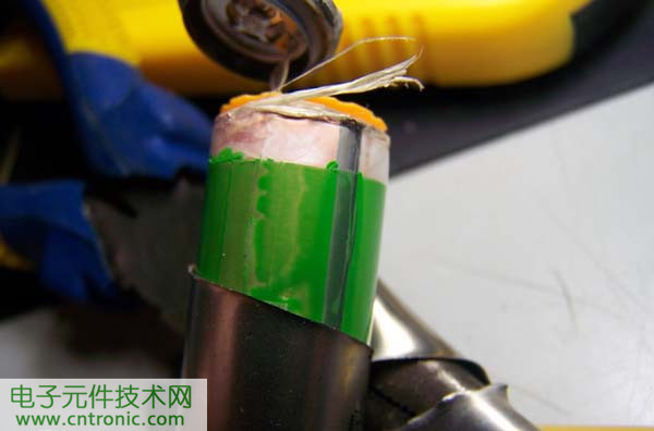 筆記本電池拆解,探秘電池內(nèi)部結(jié)構(gòu)