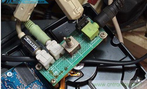 DIY:自制超炫音頻分配器,實現(xiàn)音箱共用