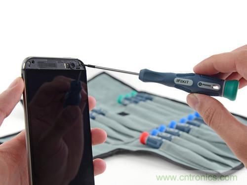 牛人強拆！新HTC One(M8)真機精密做工難修理