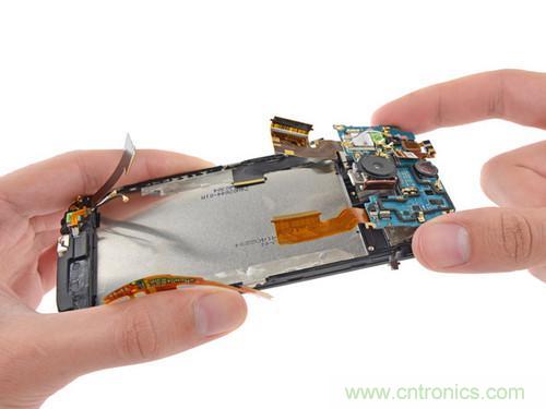 牛人強拆！新HTC One(M8)真機精密做工難修理