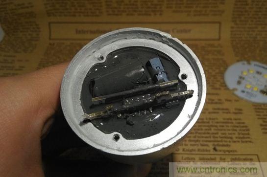 拆解分析:兩款藍(lán)牙LED智能燈泡大比拼