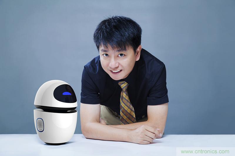 圖1，邱楠透露，狗尾草機器人小白將在2015年10月批量上市