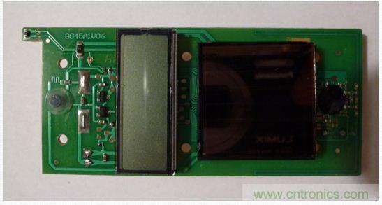 圖5:移開電池后的PCB另一面。