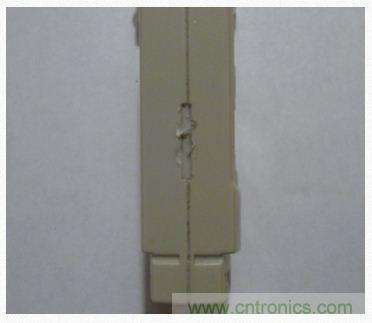 圖2:機(jī)身側(cè)面的狹縫。