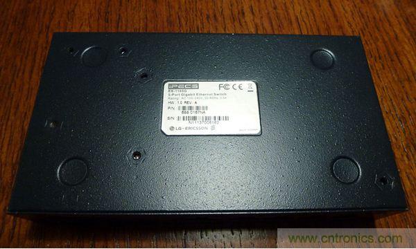 圖3:整機背面圖