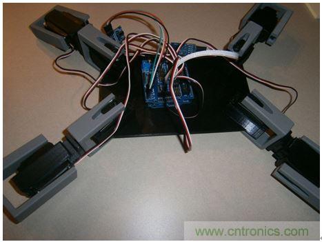 想要DIY一個會打招呼的超萌機器人嗎?猛戳這里