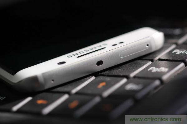 三星S6 Edge+拆解：比S6 Edge加在哪里？