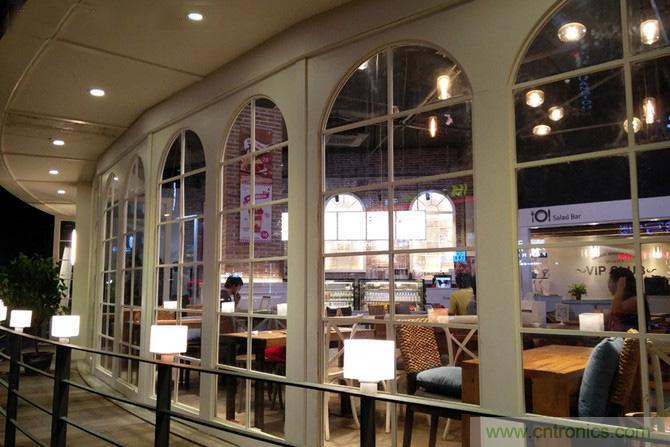 黑馬一加手機2評測:從手感到質(zhì)感的蛻變