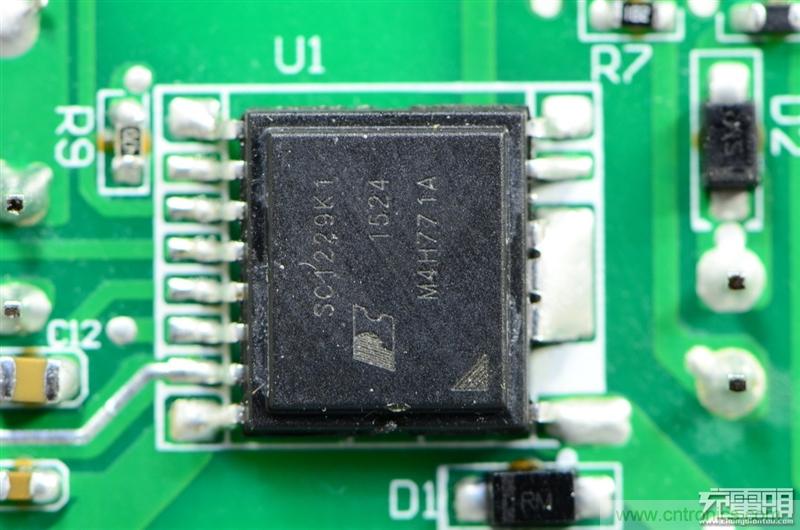 航嘉智能插線板拆解評測：看老牌機電如何”秒殺“后起之秀