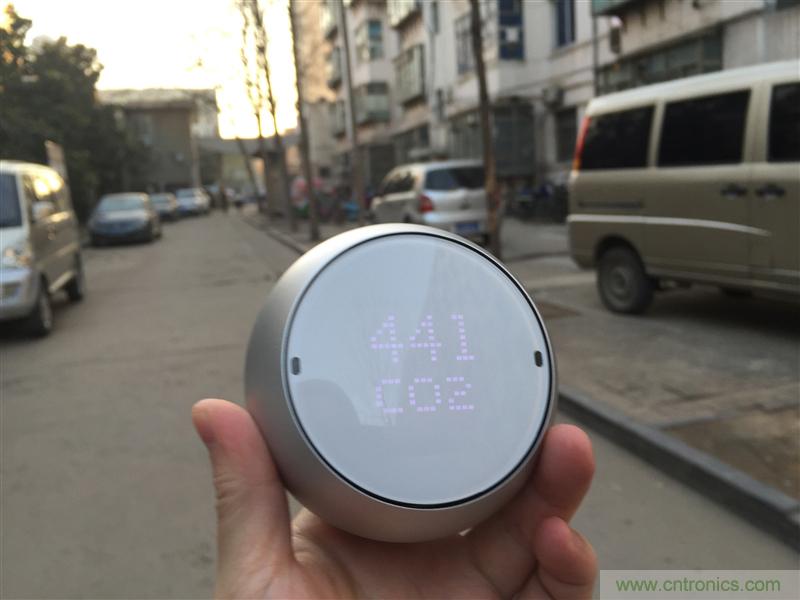 逼格滿滿的"空氣監(jiān)測站" 墨跡空氣果1S評測