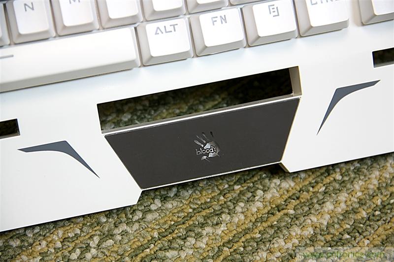 曾經的網吧統治者—雙飛燕血手幽靈機械鍵盤,真世界最快?