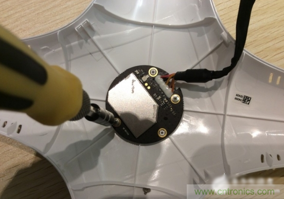 真飛機拆不著,那就來拆拆無人機“鼻祖”大疆吧!