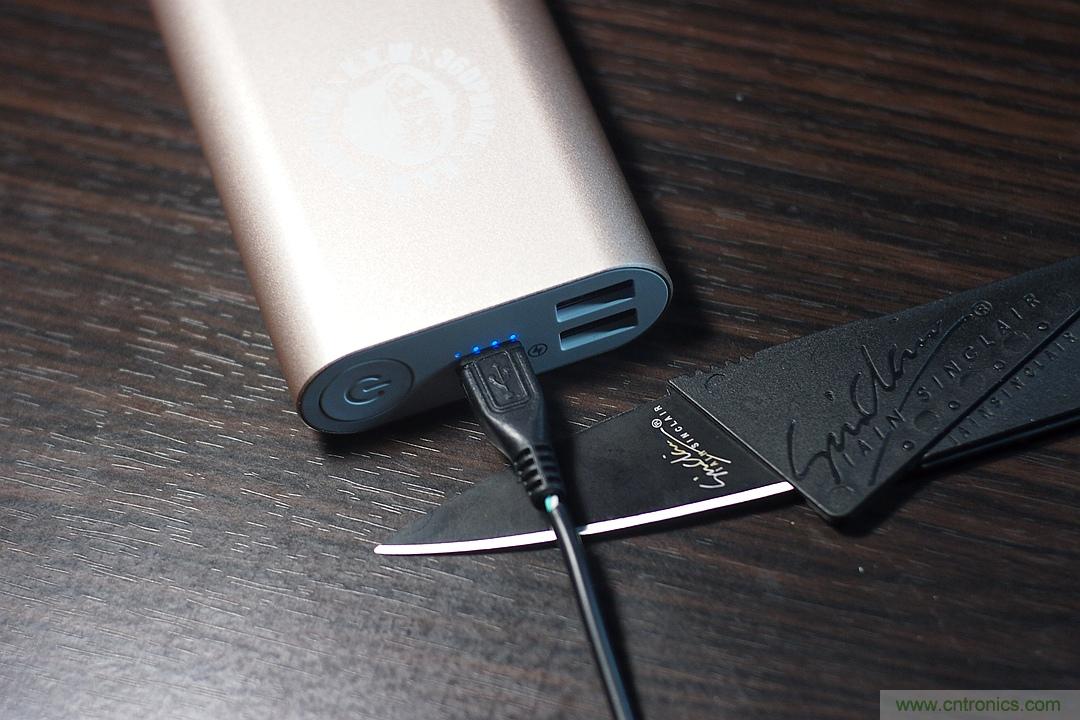 移動電源也玩雙引擎?快到你想象不到