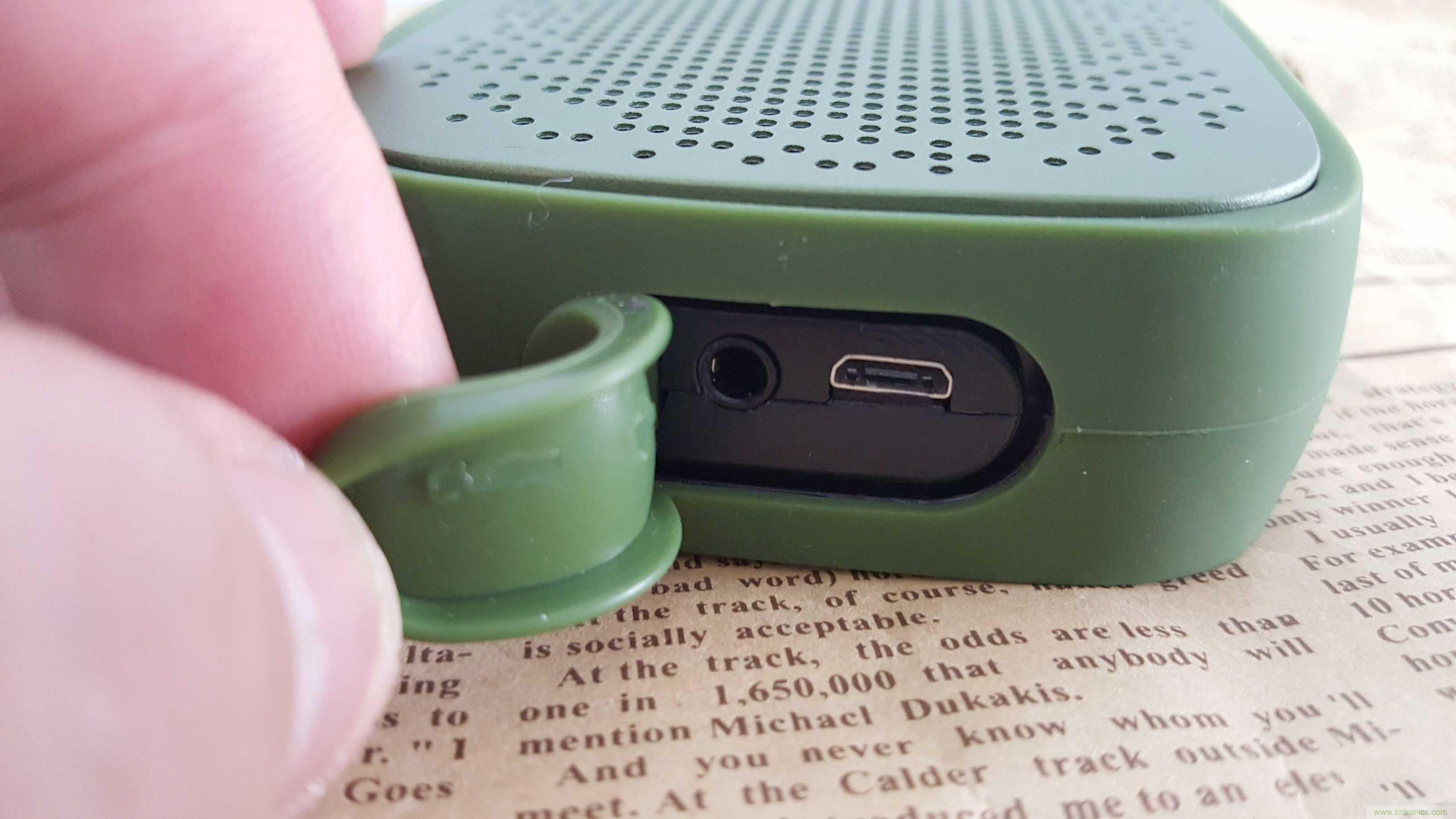 搞怪“美人魚”盡享靈克藍牙音箱的天籟之音!