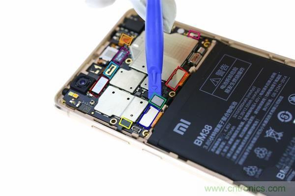 小米手機4S超詳細拆解:內外硬件大升級