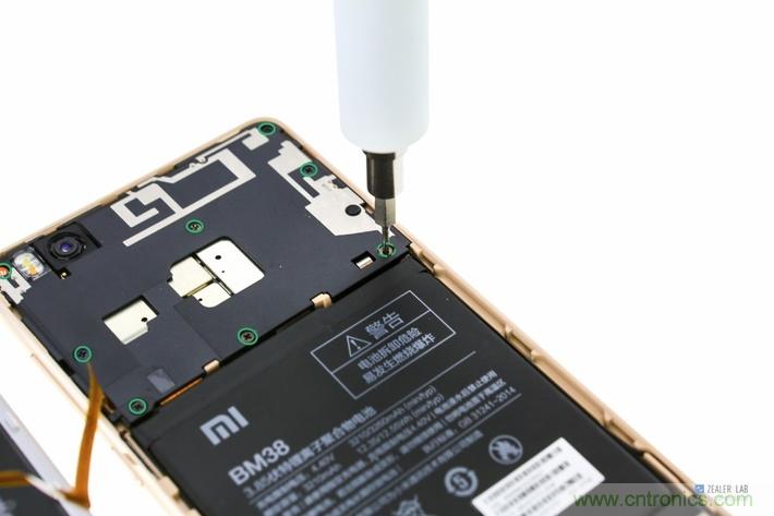 小米手機4S超詳細拆解:內外硬件大升級