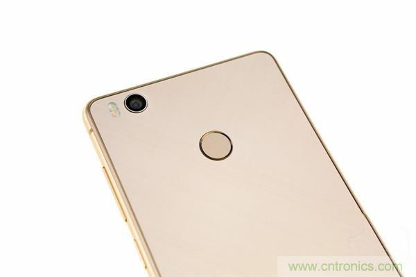 小米手機4S超詳細拆解:內外硬件大升級