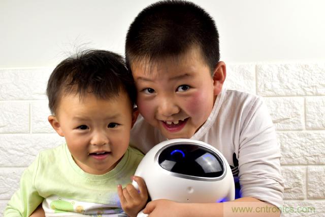 “爸爸再不陪我,我就長大了”——小騰機器人