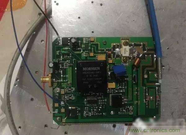 想看大牛是如何DIY射頻功放的嗎?