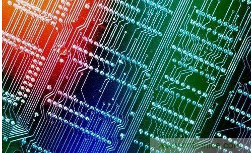 【導讀】對于一個新設計的電路板，調試起來往往會遇到一些困難，特別是當板比較大、元件比較多時，往往無從下手。但如果掌握好一套合理的調試方法，調試起來將會事半功倍。  對于剛拿回來的新PCB板，我們首先要大概觀察一下，板上是否存在問題，例如是否有明顯的裂痕，有無短路、開路等現象。如果有必要的話，可以檢查一下電源跟地線之間的電阻是否足夠大。  然后就是安裝元件了。相互獨立的模塊，如果您沒有把握保證它們工作正常時，最好不要全部都裝上，而是一部分一部分的裝上（對于比較小的電路，可以一次全部裝上），這樣容易確定故障范圍，免得到時遇到問題時，無從下手。一般來說，可以把電源部分先裝好，然后就上電檢測電源輸出電壓是否正常。如果在上電時您沒有太大的把握（即使有很大的把握，也建議您加上一個保險絲，以防萬一），可考慮使用帶限流功能的可調穩壓電源。先預設好過流保護電流，然后將穩壓電電源的電壓值慢慢往上調，并監測輸入電流、輸入電壓以及輸出電壓。如果往上調的過程中，沒有出現過流保護等問題，且輸出電壓也達到了正常，則說明電源部分OK。反之，則要斷開電源，尋找故障點，并重復上述步驟，直到電源正常為止。  接下來逐漸安裝其它模塊，每安裝好一個模塊，就上電測試一下，上電時也是按照上面的步驟，以避免因為設計錯誤或/和安裝錯誤而導致過流而燒壞元件。  PCB   尋找故障的辦法一般有下面幾種：  ①測量電壓法。首先要確認的是各芯片電源引腳的電壓是否正常，其次檢查各種參考電壓是否正常，另外還有各點的工作電壓是否正常等。例如，一般的硅三極管導通時，BE結電壓在0.7V左右，而CE結電壓則在0.3V左右或者更小。如果一個三極管的BE結電壓大于0.7V（特殊三極管除外，例如達林頓管等），可能就是BE結就開路。  ②信號注入法。將信號源加至輸入端，然后依次往后測量各點的波形，看是否正常，以找到故障點。有時我們也會用更簡單的辦法，例如用手握一個鑷子，去碰觸各級的輸入端，看輸出端是否有反應，這在音頻、視頻等放大電路中常使用（但要注意，熱底板的電路或者電壓高的電路，不能使用此法，否則可能會導致觸電）。如果碰前一級沒有反應，而碰后一級有反應，則說明問題出在前一級，應重點檢查。  ③當然，還有很多其它的尋找故障點的方法，例如看、聽、聞、摸等。“看”就是看元件有無明顯的機械損壞，例如破裂、燒黑、變形等;“聽”就是聽工作聲音是否正常，例如一些不該響的東西在響，該響的地方不響或者聲音不正常等;“聞”就是檢查是否有異味，例如燒焦的味道、電容電解液的味道等，對于一個有經驗的電子維修人員來說，對這些氣味是很敏感的;“摸”就是用手去試探器件的溫度是否正常，例如太熱，或者太涼。一些功率器件，工作起來時會發熱，如果摸上去是涼的，則基本上可以判斷它沒有工作起來。但如果不該熱的地方熱了或者該熱的地方太熱了，那也是不行的。一般的功率三極管、穩壓芯片等，工作在70度以下是完全沒問題的。70度大概是怎樣的一個概念呢？如果你將手壓上去，可以堅持三秒鐘以上，就說明溫度大概在70度以下（注意要先試探性的去摸，千萬別把手燙傷了）。  好了，關于調試的問題，我們今天就暫時講這么多，如果想要了解更多的調試方法和經驗，可以去找一些家用電器維修的書來看看，一個好的設計人員，首先應該是一個好的維修人員。