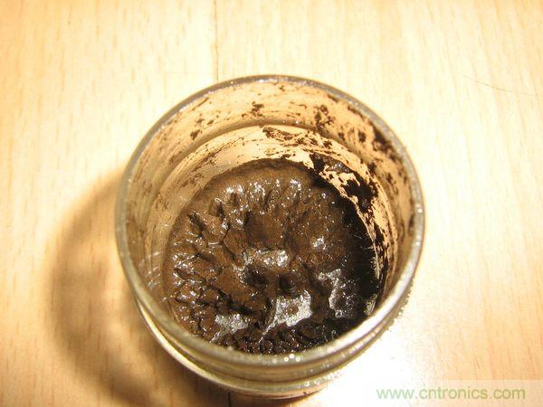 藝術源于生活,用生活中的物件也能制作磁流體