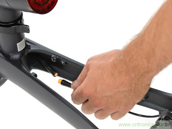 從電池到傳感器，完整拆解小米智能自行車