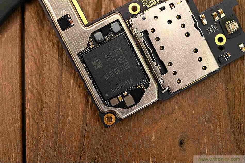 拆解魅族15 Plus:玩轉(zhuǎn)了新概念,但其工藝究竟如何?