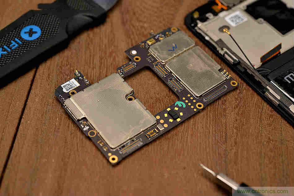 拆解魅族15 Plus:玩轉(zhuǎn)了新概念,但其工藝究竟如何?