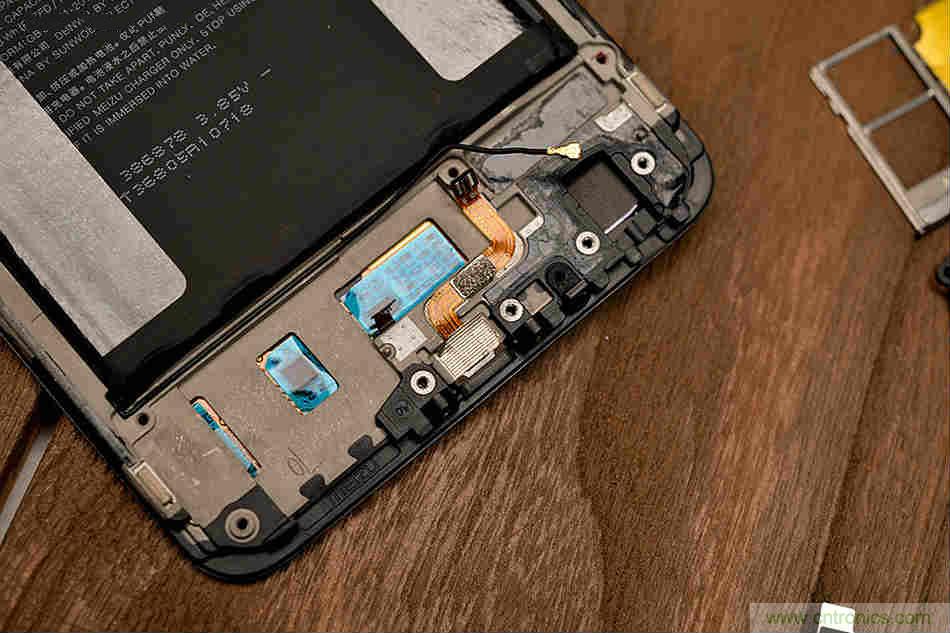 拆解魅族15 Plus:玩轉(zhuǎn)了新概念,但其工藝究竟如何?