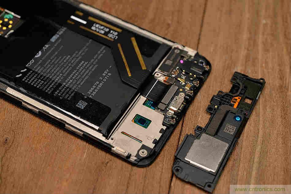 拆解魅族15 Plus:玩轉(zhuǎn)了新概念,但其工藝究竟如何?