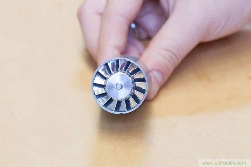 拆解戴森吹風(fēng)機(jī)：近三千元的價格貴在哪？