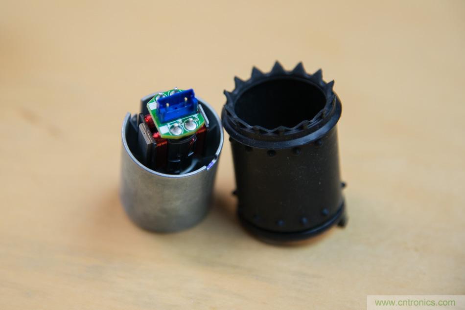 拆解戴森吹風(fēng)機(jī)：近三千元的價格貴在哪？