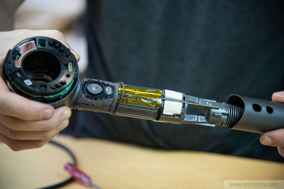 拆解戴森吹風(fēng)機(jī)：近三千元的價格貴在哪？